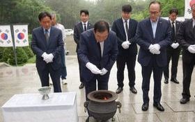 최민호 후보, 충령탑 참배로 공식 선거운동 돌입  