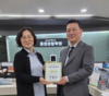 대전 중구 『은행선화동, 후원나눔업체 28곳에 현판 전달』